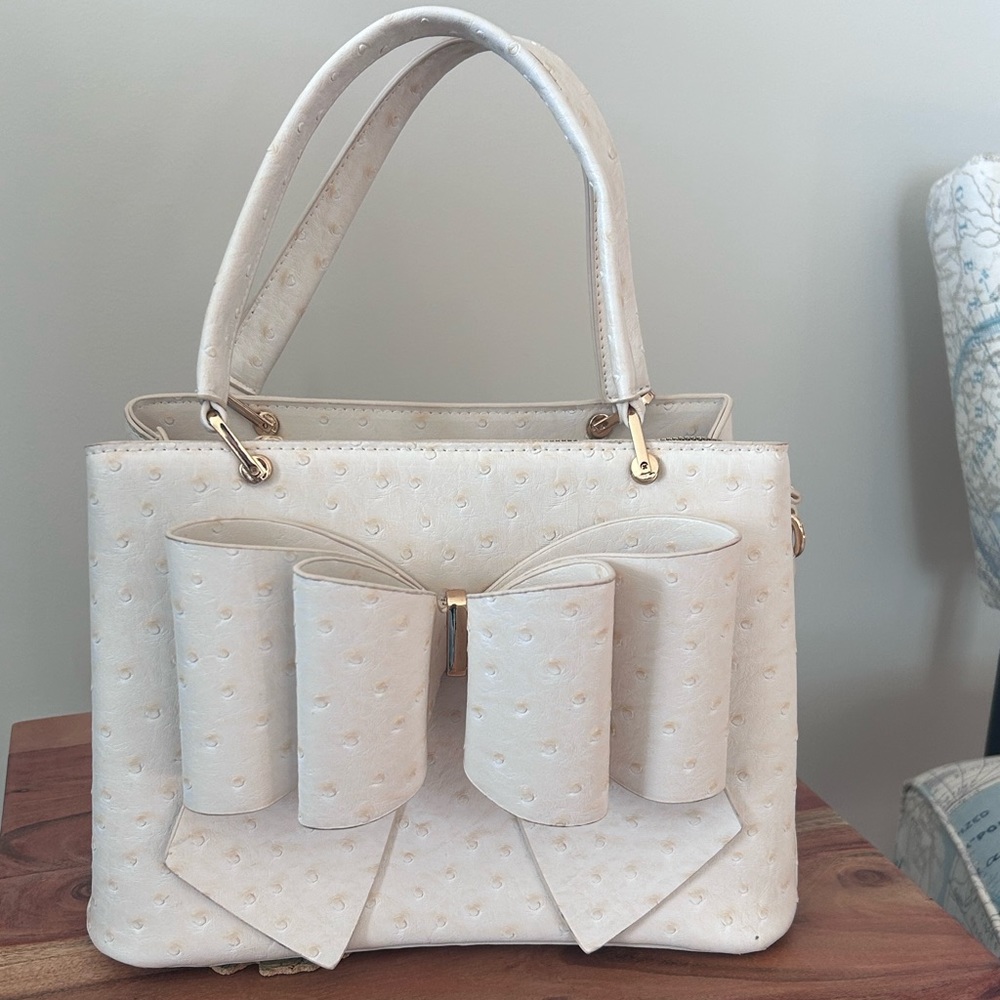 Bow front Purse